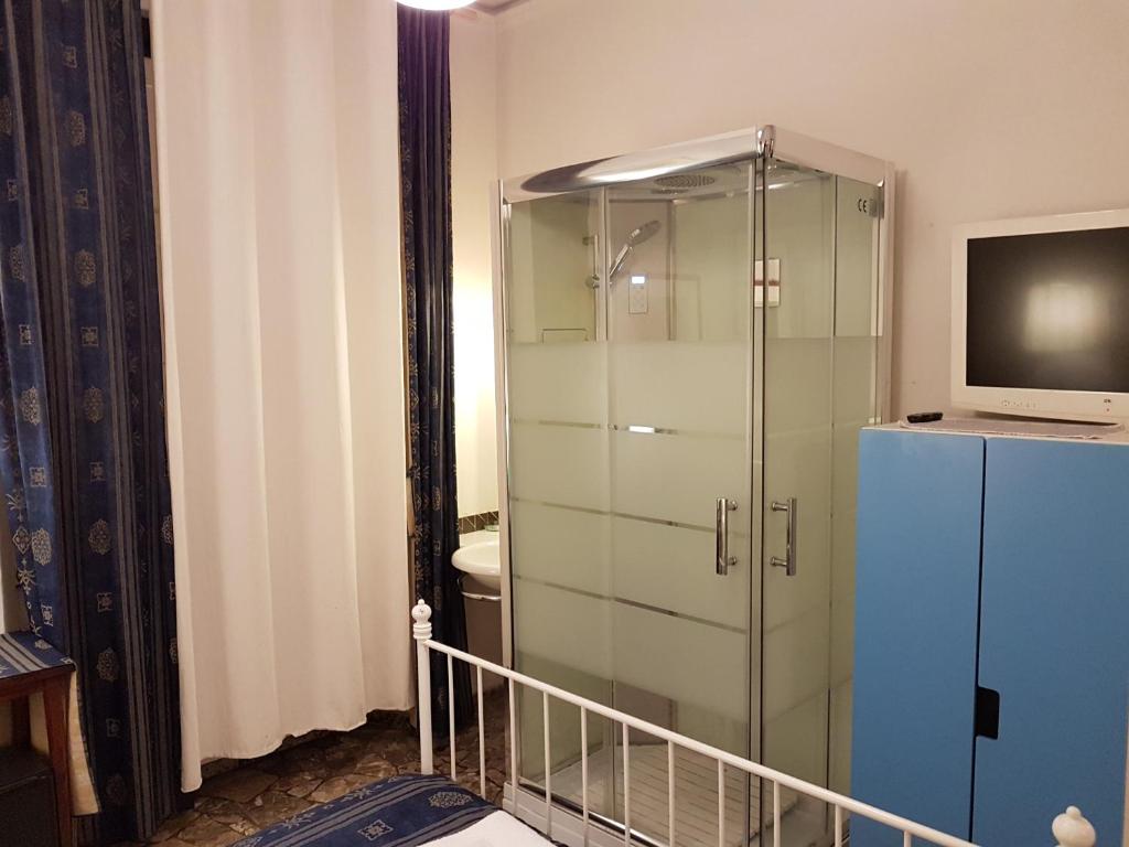 Двухместный (Улучшенный двухместный номер с 1 кроватью и общей ванной комнатой) гостевого дома Souvenir Maya, Флоренция