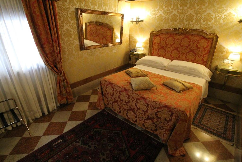 Двухместный (Классический двухместный номер с 1 кроватью - 1 этаж) отеля Hotel Palazzo Abadessa, Венеция