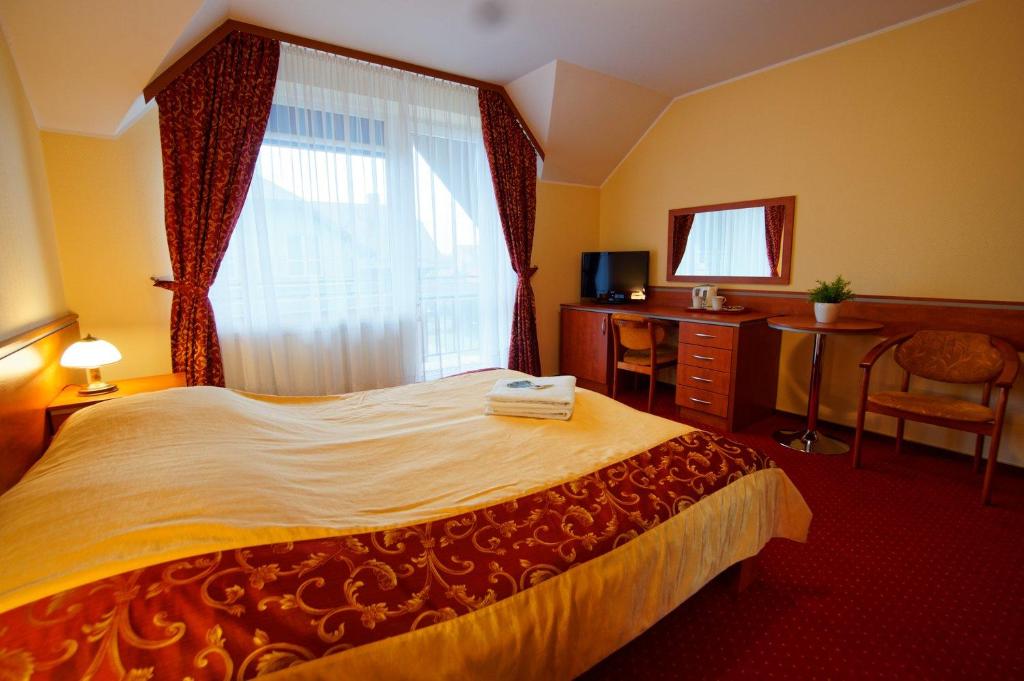 Двухместный (Номер с кроватью размера «king-size» и балконом) семейного отеля Antalya Pokoje i Apartamenty, Владиславово
