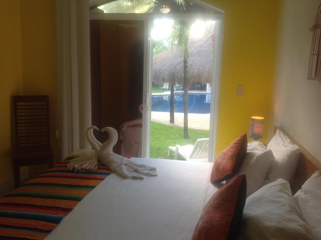 Двухместный (Номер с кроватью размера «king-size» и видом на бассейн) отеля Casa Pili with pool, Плая-дель-Кармен