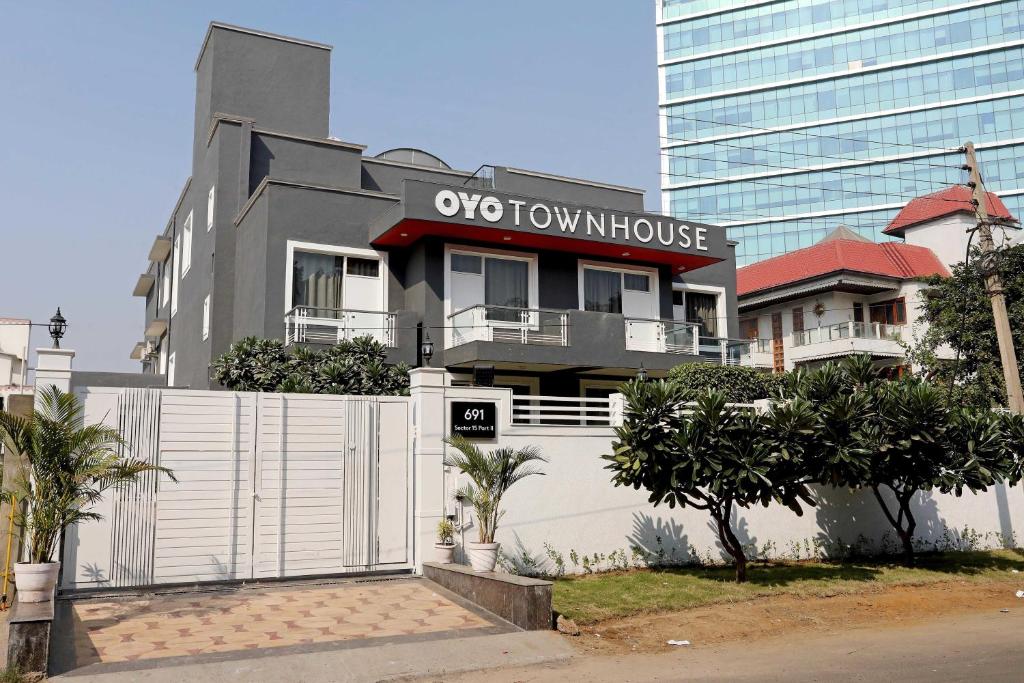 Отель OYO Townhouse 027 Sector 15 Gurgaon, Гургаон