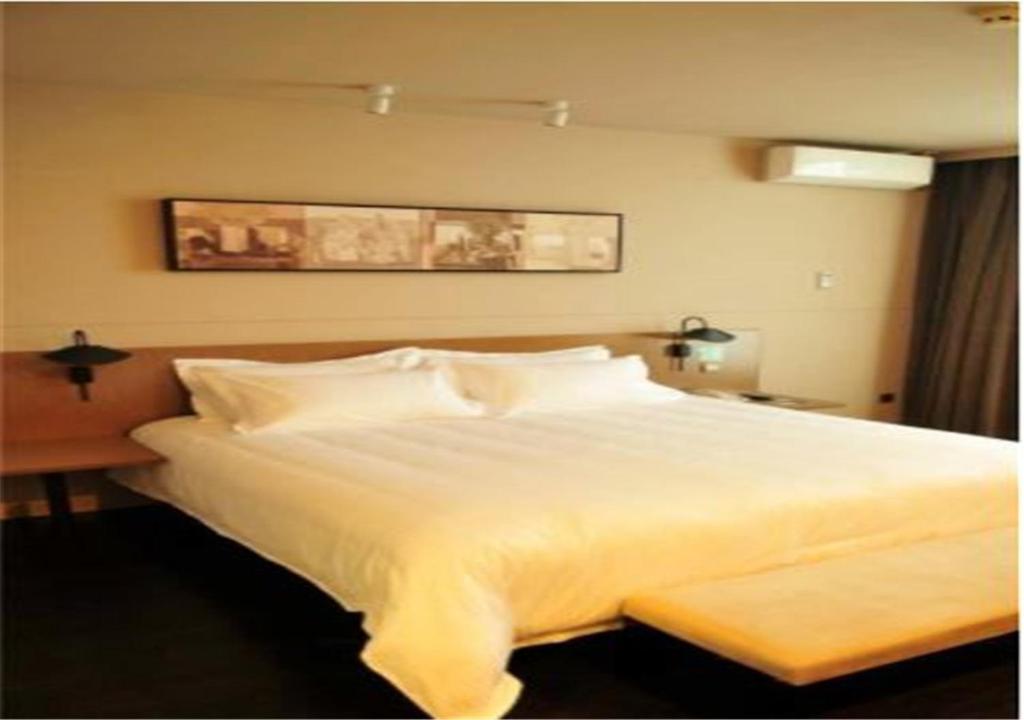 Двухместный (Двухместный номер бизнес-класса B) отеля Jinjiang Inn Dali Erhai Lake Park, Дали