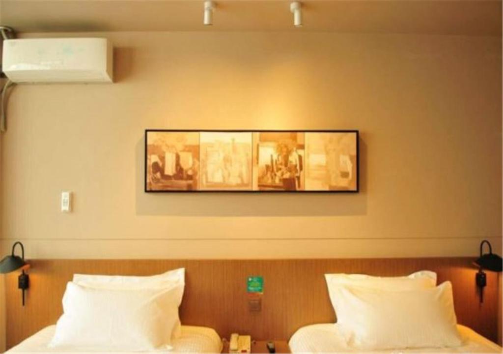 Двухместный (Двухместный номер А бизнес-класса с 2 отдельными кроватями) отеля Jinjiang Inn Dali Erhai Lake Park, Дали