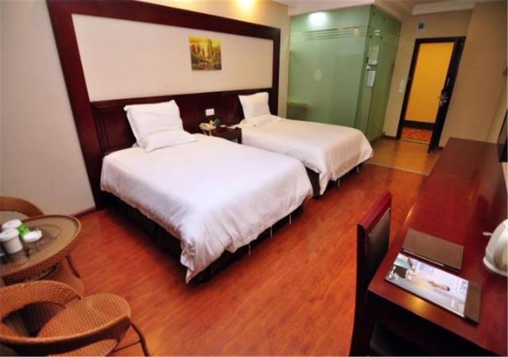 Двухместный (Улучшенный двухместный номер с 2 отдельными кроватями) отеля GreenTree Inn Yunnan Kunming Express Hotel, Куньмин