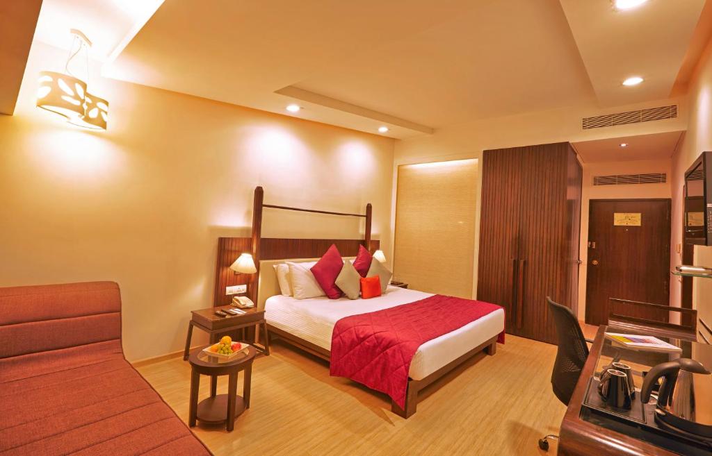 Четырехместный (Deluxe Room Sea View with Queen bed with 10% discount on Food and Beverage) курортного отеля The Gateway Hotel Janardhanapuram Varkala, Варкала