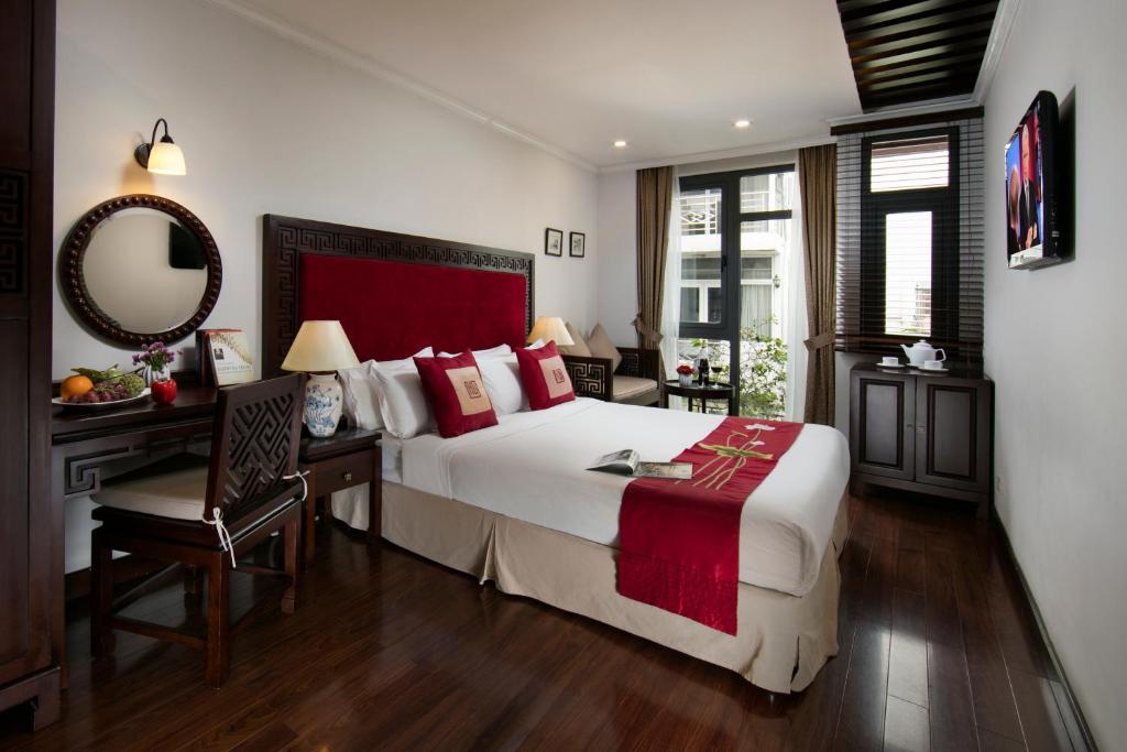 Двухместный (Двухместный номер с 1 кроватью или 2 отдельными кроватями и хорошим видом) отеля Au Coeur d'Hanoi Boutique Hotel, Ханой