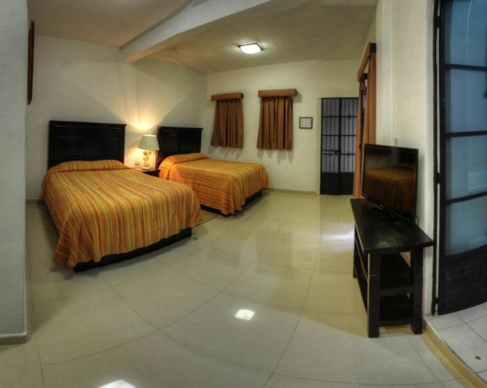 Сьюит (Стандартный двухместный люкс с 1 кроватью) отеля Hotel Posada San Javier, Таско-де-Аларкон