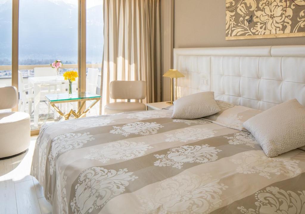 Двухместный (Двухместный номер Делюкс c 1 кроватью, террасой и видом на озеро) отеля Hotel Ascona, Аскона