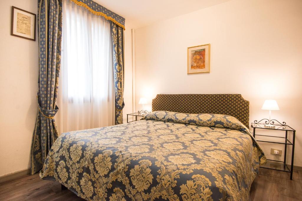 Двухместный (Двухместный номер Делюкс с 1 кроватью и террасой) отеля Albergo Casa Peron, Венеция