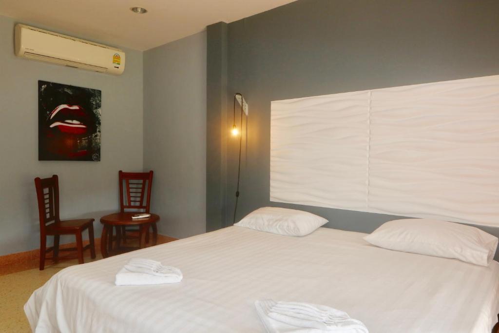 Двухместный (Двухместный номер с 1 кроватью и видом на бассейн) отеля Momento Resort, Паттайя