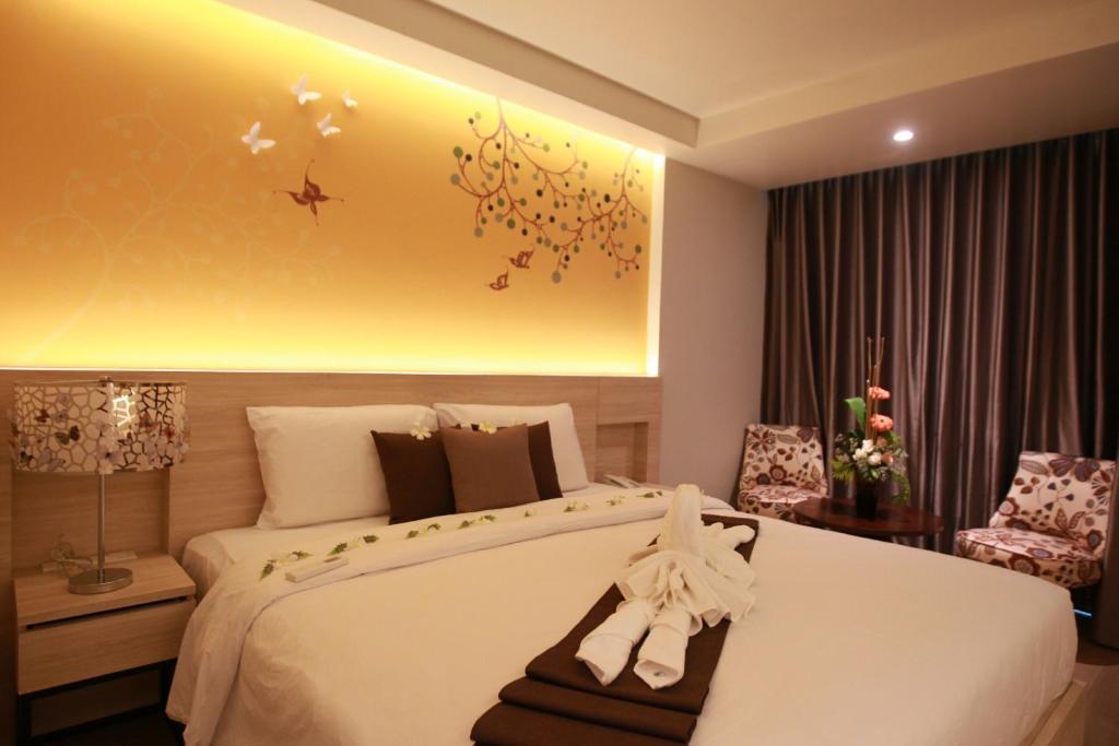 Двухместный (Улучшенный двухместный номер с 1 кроватью или 2 отдельными кроватями, вид на город) отеля Levana Pattaya, Паттайя