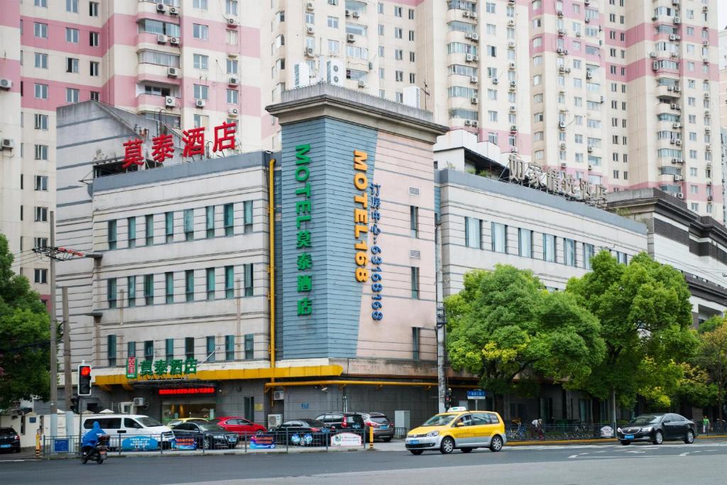 Отель Motel Shanghai Xintiandi Xujiahui Road, Шанхай