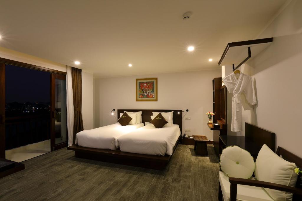 Двухместный (Двухместный номер с 1 кроватью или 2 отдельными кроватями и балконом) отеля Hoi An Odyssey Hotel, Хойан