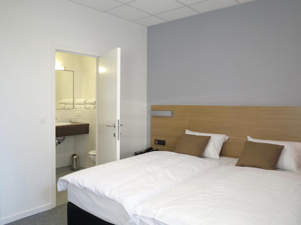 Двухместный (Стандартный двухместный номер с 2 отдельными кроватями) отеля Antwerp Harbour Hotel, Антверпен