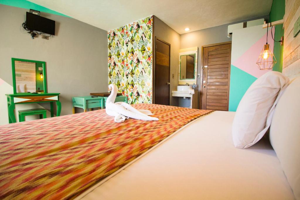 Двухместный (Номер с кроватью размера «king-size» и видом на бассейн) отеля All Riviera Resort - Beach Front, Плая-дель-Кармен