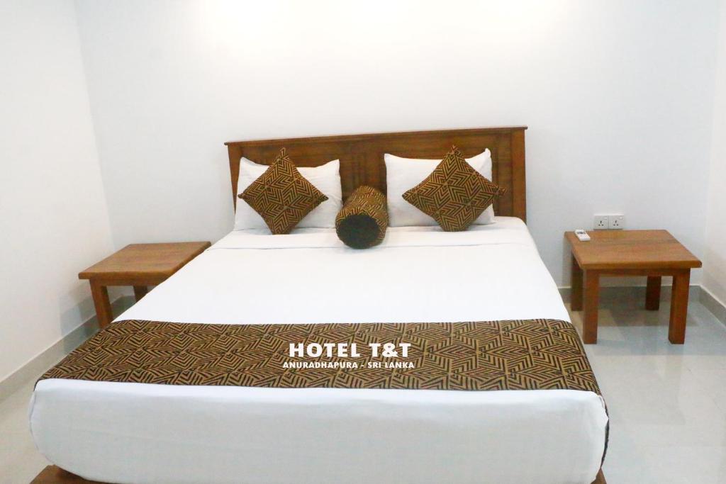 Двухместный (Двухместный номер с 1 кроватью и балконом) семейного отеля Lodge T&T, Анурадхапура