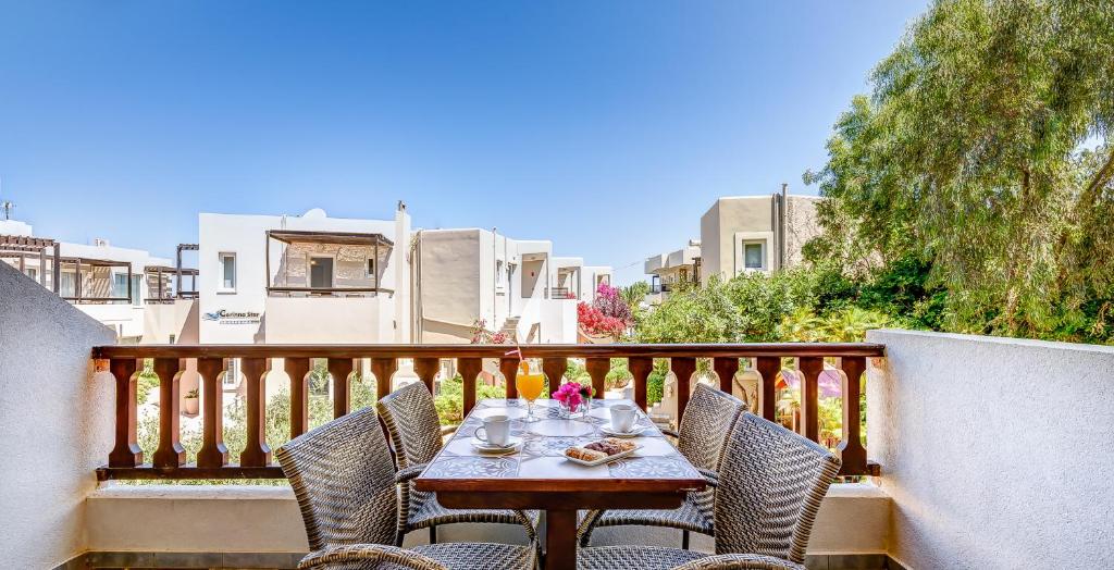 Апартаменты (Апартаменты с видом на сад) апарт-отеля Corinna Mare, Каламаки (Крит)