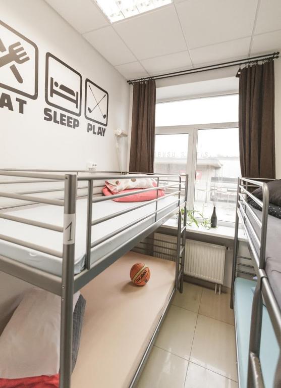 Номер (Кровать в общем 4-местном номере для мужчин и женщин) хостела Sports Hostel, Каунас