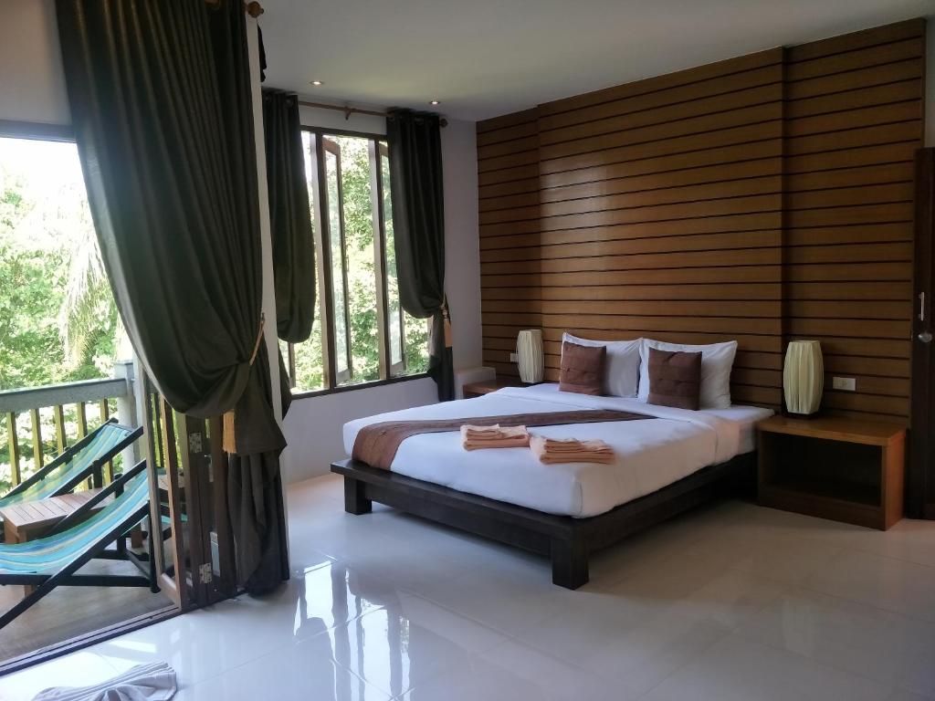 Двухместный (Двухместный номер Делюкс с 1 кроватью и видом на сад) курортного отеля Lanta Intanin Resort, Ко Ланта