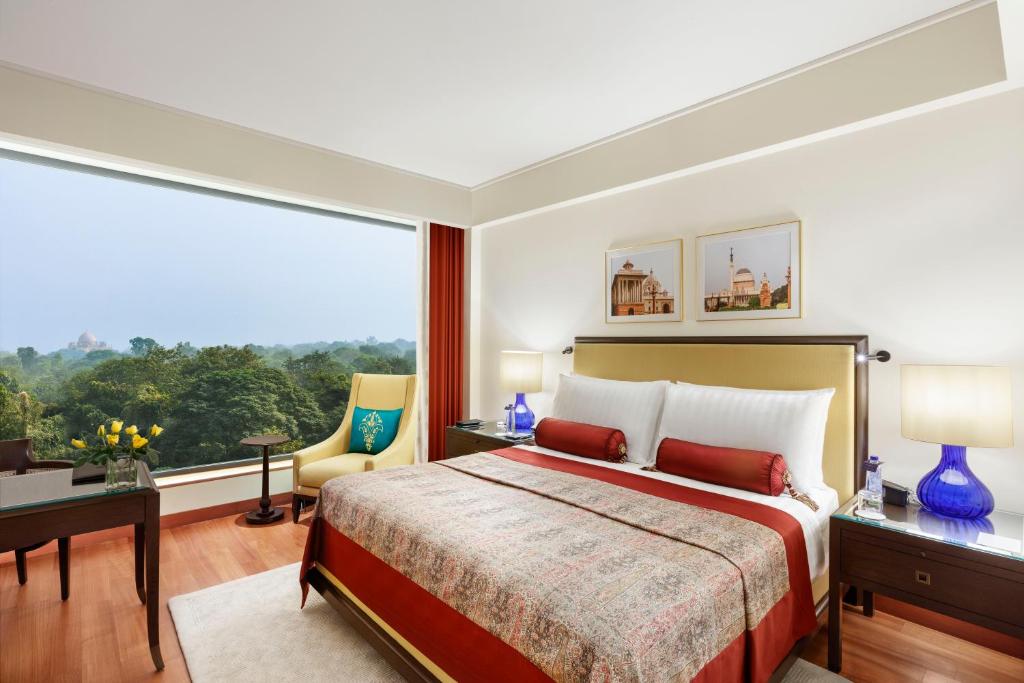 Четырехместный (Роскошный номер с видом на гольф-поле или видом на достопримечательность) отеля The Oberoi New Delhi, Нью-Дели