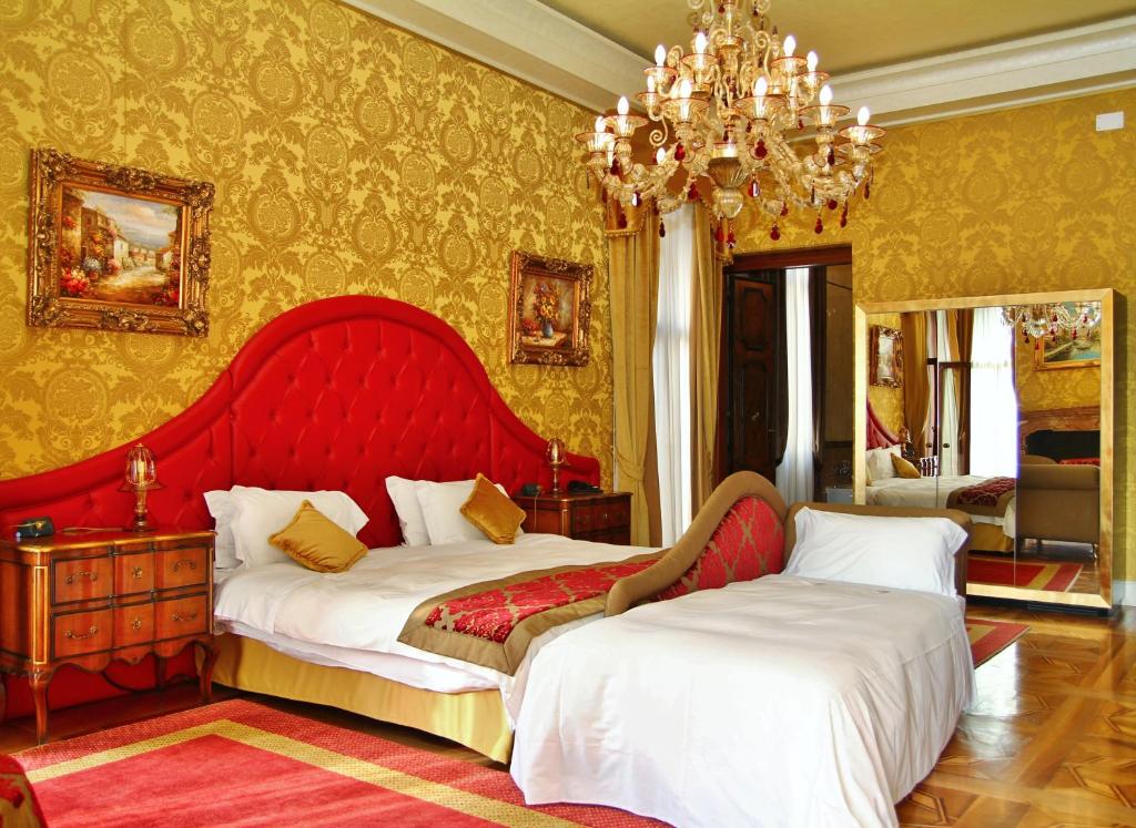 Сьюит (Люкс) отеля Pesaro Palace, Венеция