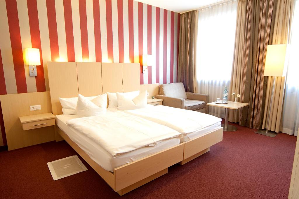 Двухместный (Стандартный двухместный номер с 1 кроватью) отеля Hotel Garni Deutsches Haus, Бонн