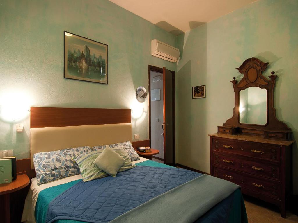 Двухместный (Двухместный номер с 1 кроватью или 2 отдельными кроватями, общая ванная комната) гостевого дома Casa Billi, Флоренция