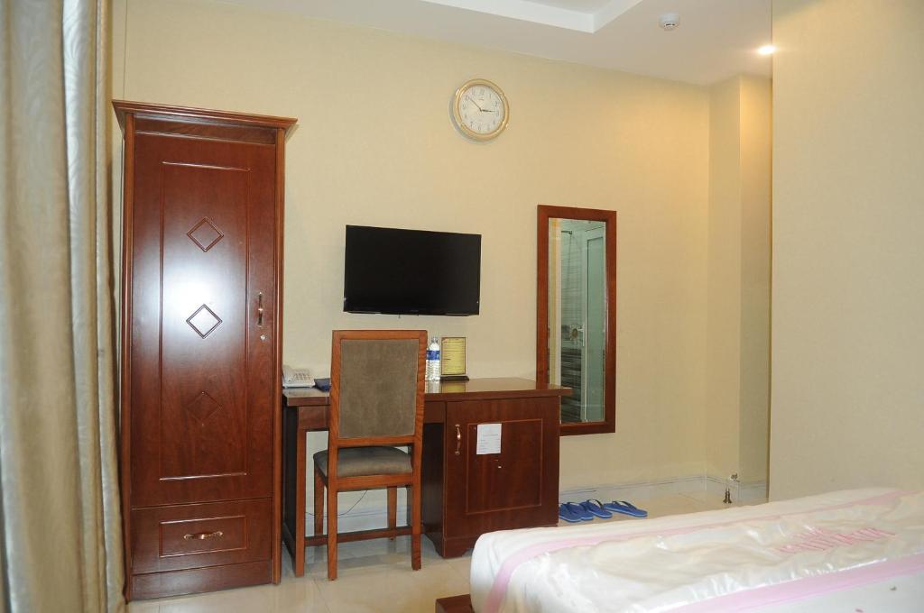 Двухместный (Улучшенный двухместный номер с 1 кроватью) отеля Minh Hien Hotel, Фантхьет