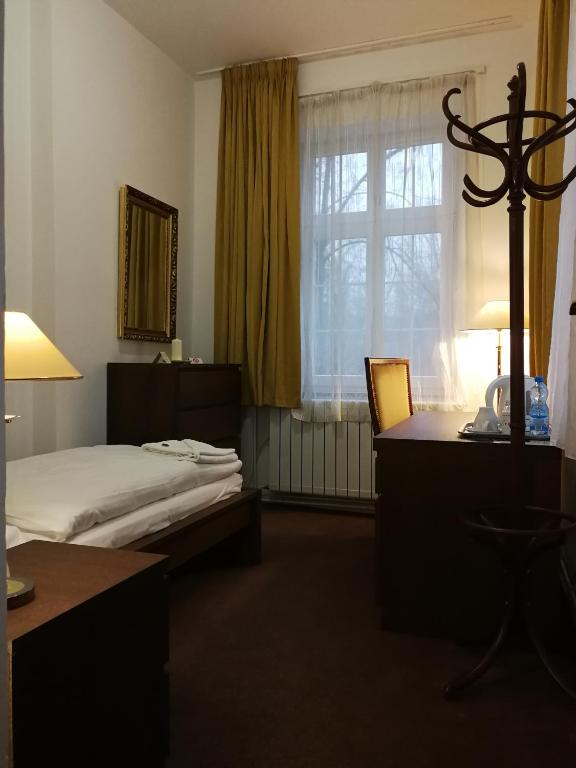 Одноместный (Одноместный номер с собственной внешней ванной комнатой.) отеля Hotel Villa Ostrava 3+, Острава