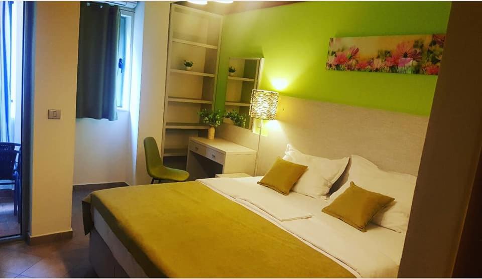 Двухместный (Двухместный номер с 1 кроватью или 2 отдельными кроватями и ванной комнатой) отеля Hotel Lucic, Будва