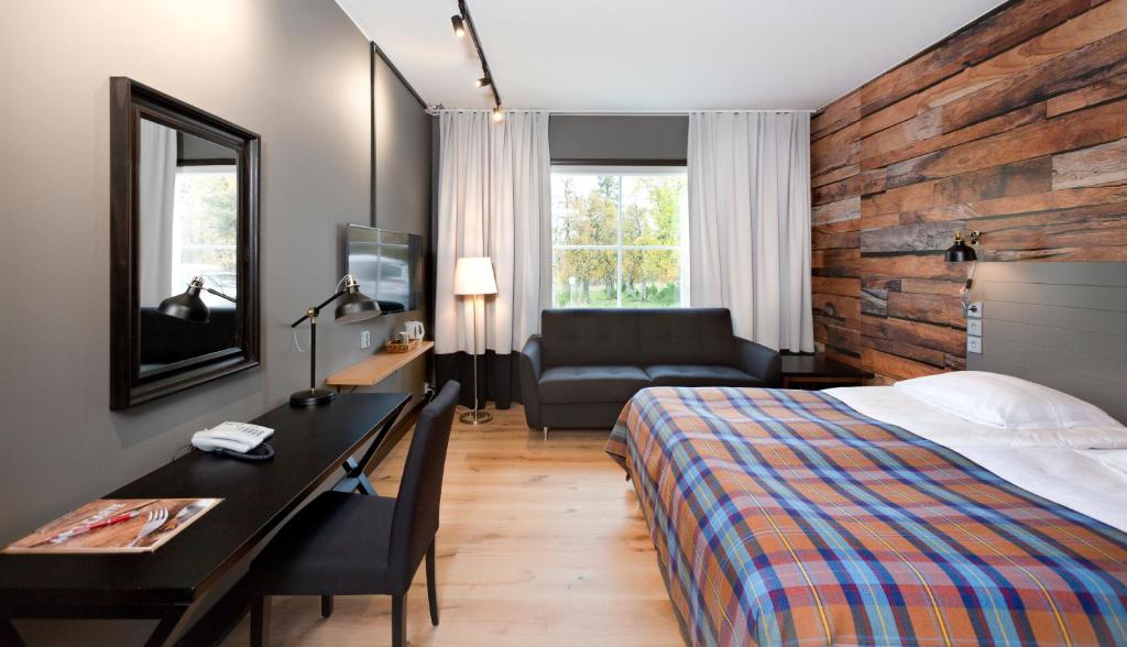 Двухместный (Улучшенный двухместный номер с 2 отдельными кроватями – Без доступа в спа-центр) отеля Holiday Club Saariselkä, Саариселькя