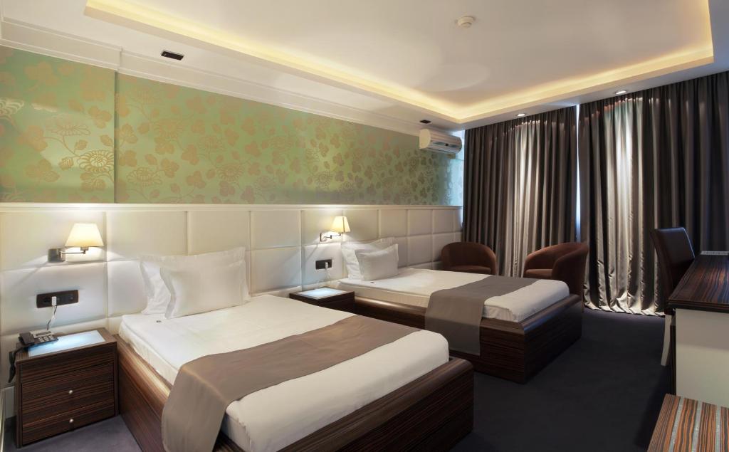 Двухместный (Стандартный двухместный номер с 2 отдельными кроватями) отеля Garni Hotel Crystal, Кралево
