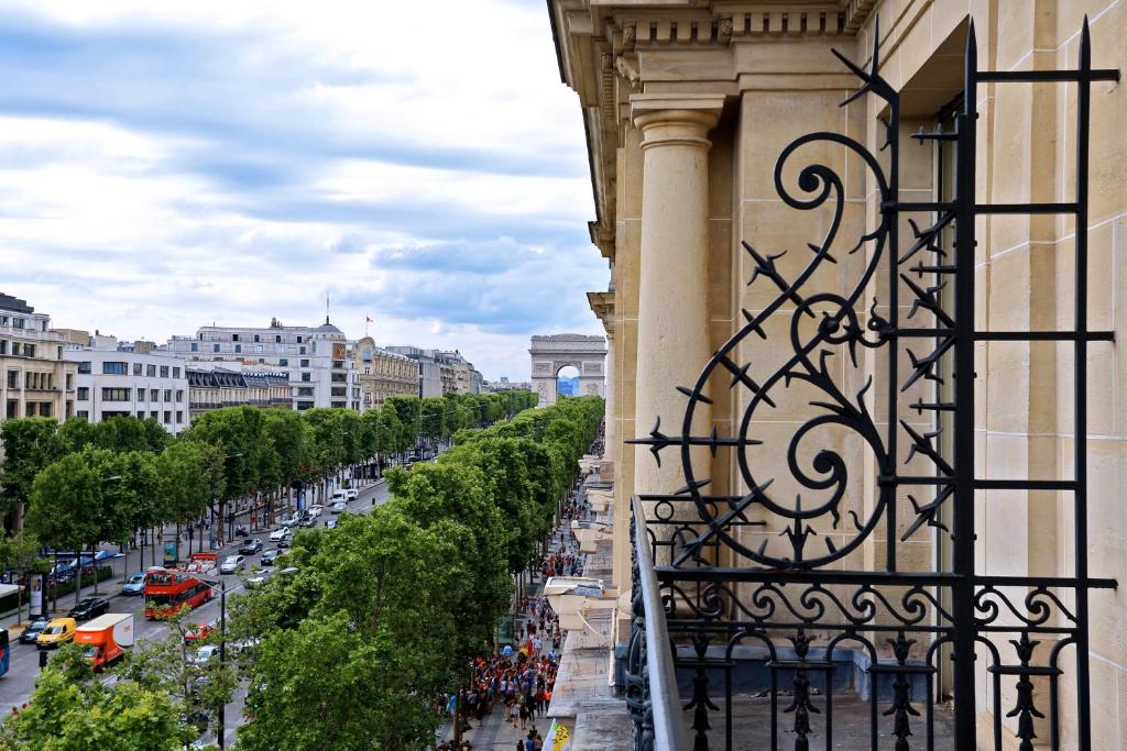 Двухместный (Представительский люкс с видом на Елисейские поля), Fraser Suites Le Claridge Champs-Elysées