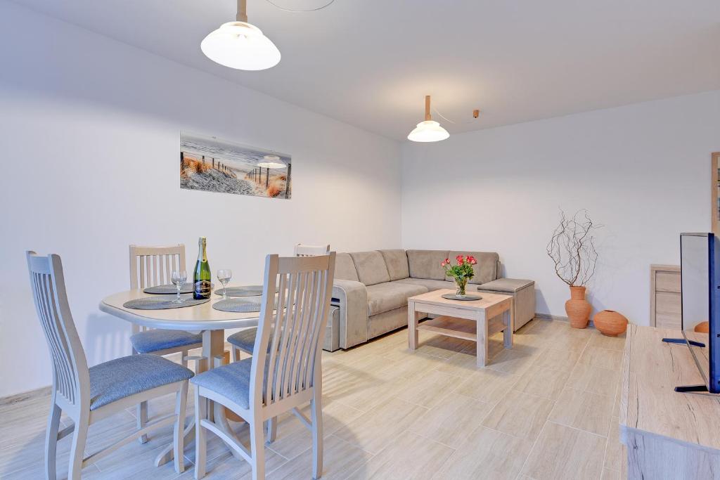 Апартаменты (Апартаменты «Комфорт» с балконом (парковка)), Angielska Grobla Apartinfo Apartments