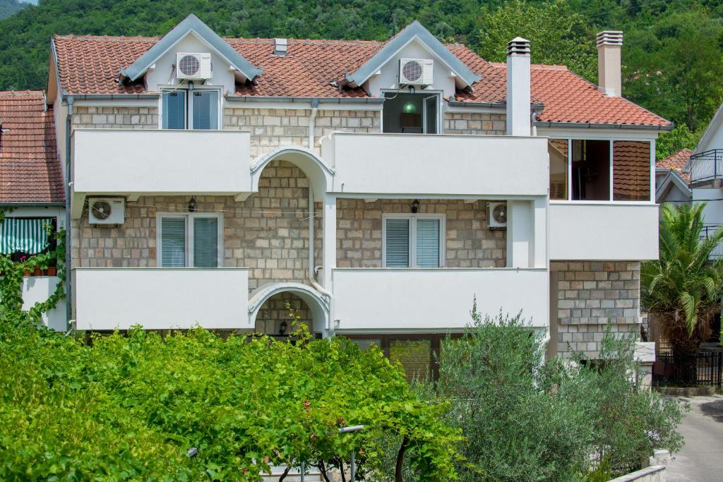 Апартаменты Apartmani Krgušić, Тиват