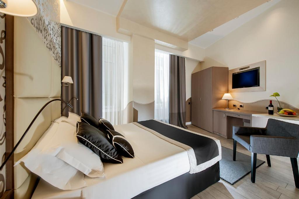 Двухместный (Улучшенный двухместный номер с 1 кроватью) отеля Demetra Hotel, Рим