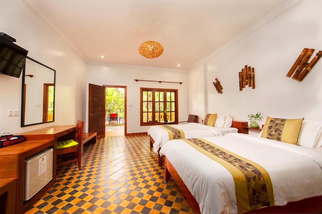 Трехместный (Triple Room - Free Pick Up & City Center Shuttle) отеля Le Jardin d'Angkor Hotel & Resort, Сием Рип