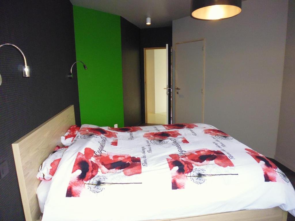 Двухместный (Двухместный номер Делюкс с 1 кроватью и душем) отеля Les 4 Vins, Сент-Юбер