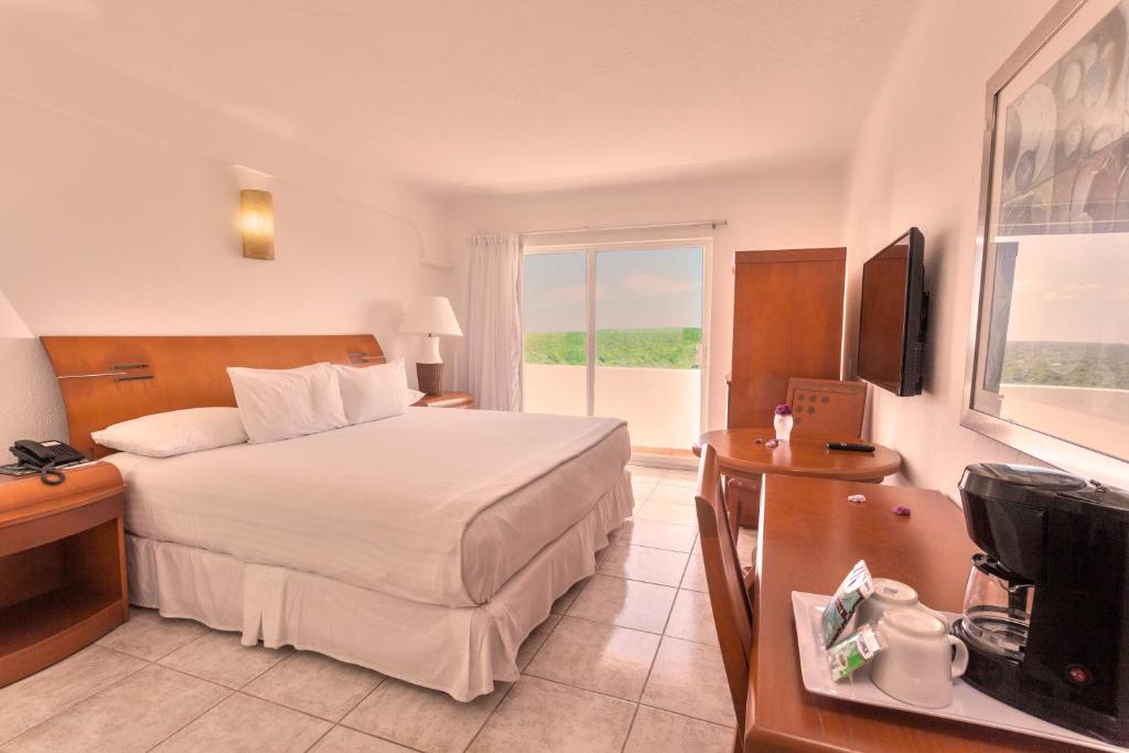 Двухместный (Улучшенный номер Jungle Adventure с кроватью размера «king-size») отеля Coral Princess Golf & Dive Resort, Косумель