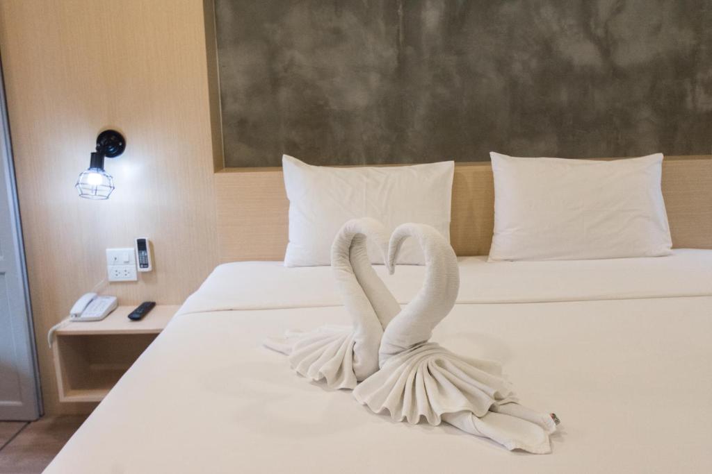 Двухместный (Номер Делюкс с кроватью размера «king-size») отеля Basaya Beach, Паттайя