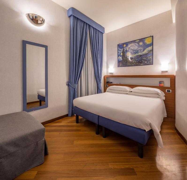 Двухместный (Улучшенный номер с кроватью размера «king-size») отеля Best Western Hotel Plaza, Неаполь