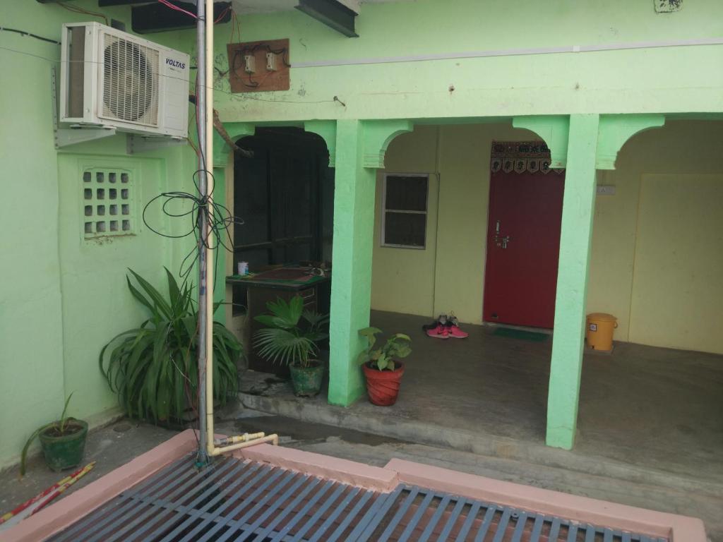 Двухместный (Двухместный номер Делюкс с 1 кроватью) семейного отеля Radha Krishna Home, Варанаси