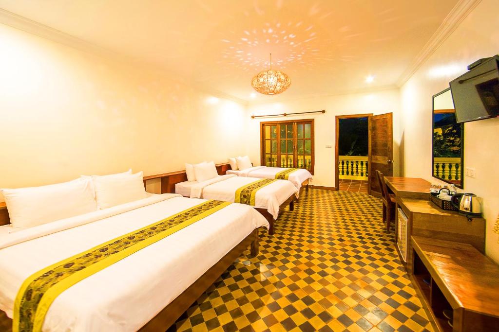 Семейный (Family Room - Free Pick Up & City Center Shuttle) отеля Le Jardin d'Angkor Hotel & Resort, Сием Рип
