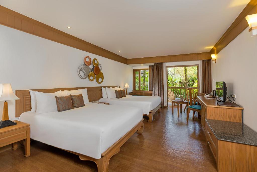 Двухместный (Двухместный номер Делюкс с 1 кроватью или 2 отдельными кроватями — крыло «Океан») курортного отеля Centara Seaview Resort Khao Lak, Кхаулак