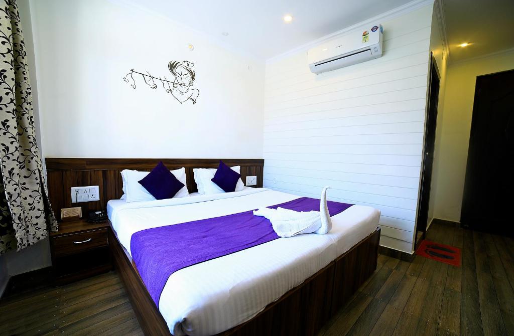 Двухместный (Двухместный номер Делюкс с 1 кроватью или 2 отдельными кроватями и балконом) отеля Vedas Tapovan, Ришикеш