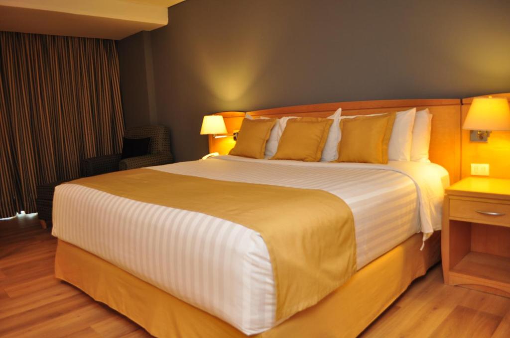 Двухместный (Номер с кроватью размера «king-size») отеля Radisson Paraiso Perisur, Мехико