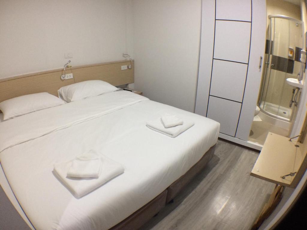 Двухместный (Двухместный номер эконом-класса с 1 двуспальной или 2 отдельными кроватями (без окон)) хостела Le Bonheur Poshtel, Бангкок
