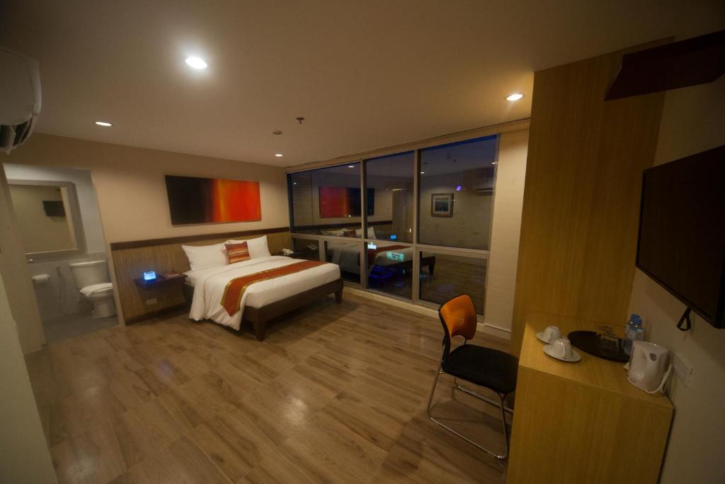 Двухместный (Двухместный номер Делюкс с 1 кроватью) отеля NS Royal Hotel, Себу