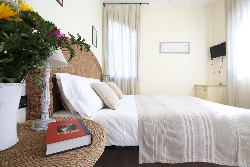 Двухместный (Стандартный двухместный номер с 1 кроватью или 2 отдельными кроватями) отеля Hotel Villa Stella, Венеция-Лидо