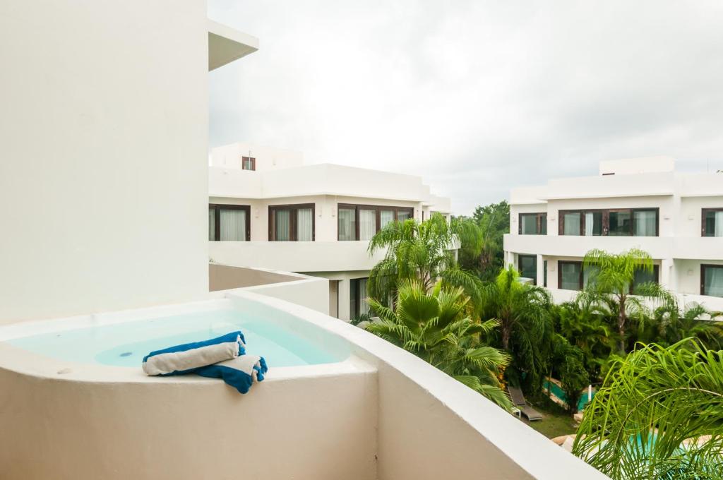 Апартаменты (Penthouse Studio with Large Hot Tub), Sexy Villas Tulum Clothing Optional